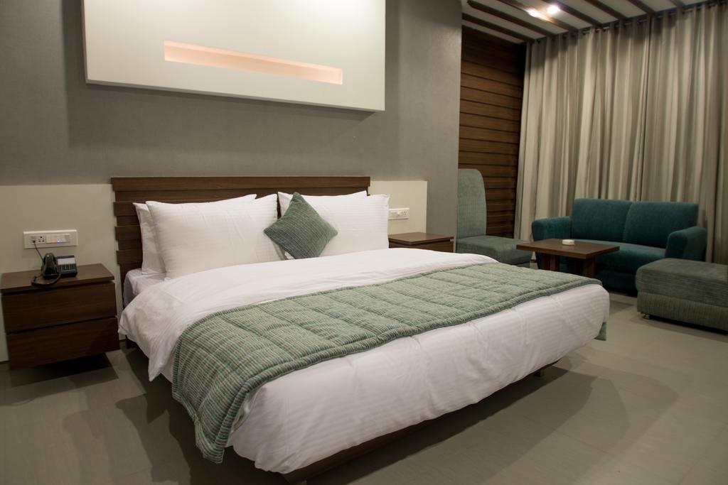 Hotel Narula'S Aurrum Amritsar Exterior photo