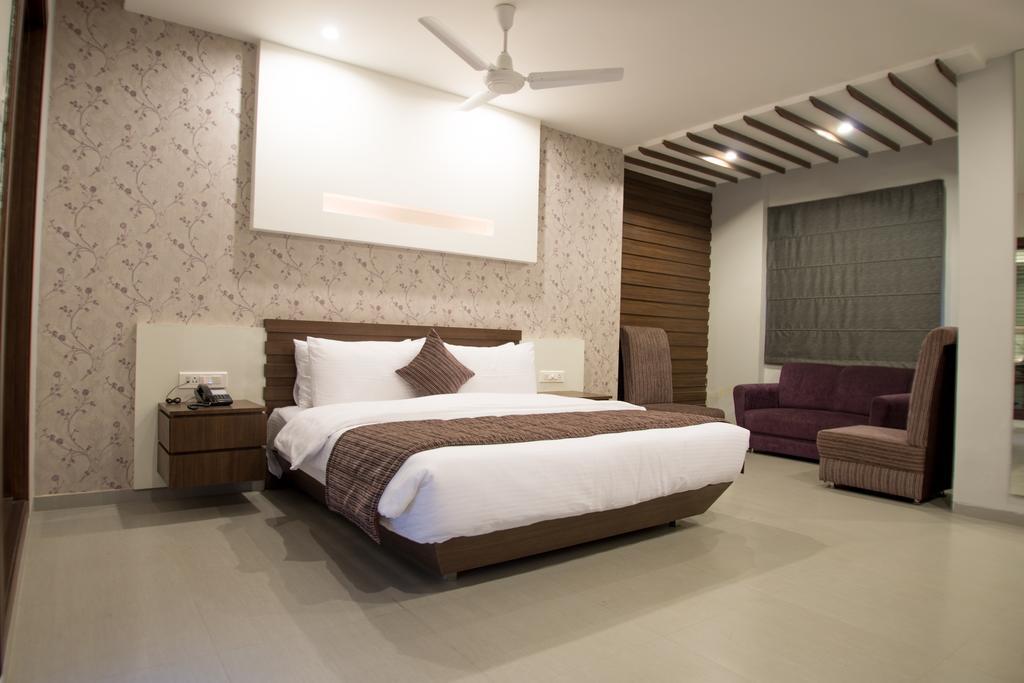 Hotel Narula'S Aurrum Amritsar Exterior photo