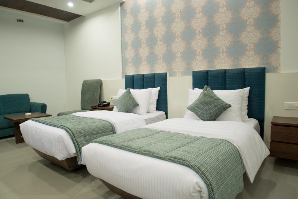 Hotel Narula'S Aurrum Amritsar Exterior photo