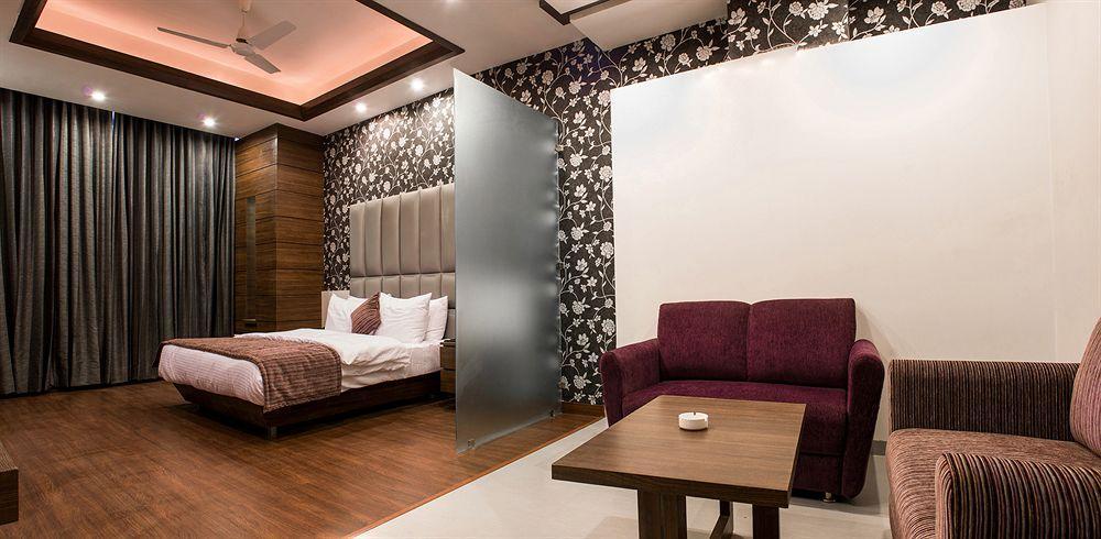 Hotel Narula'S Aurrum Amritsar Exterior photo