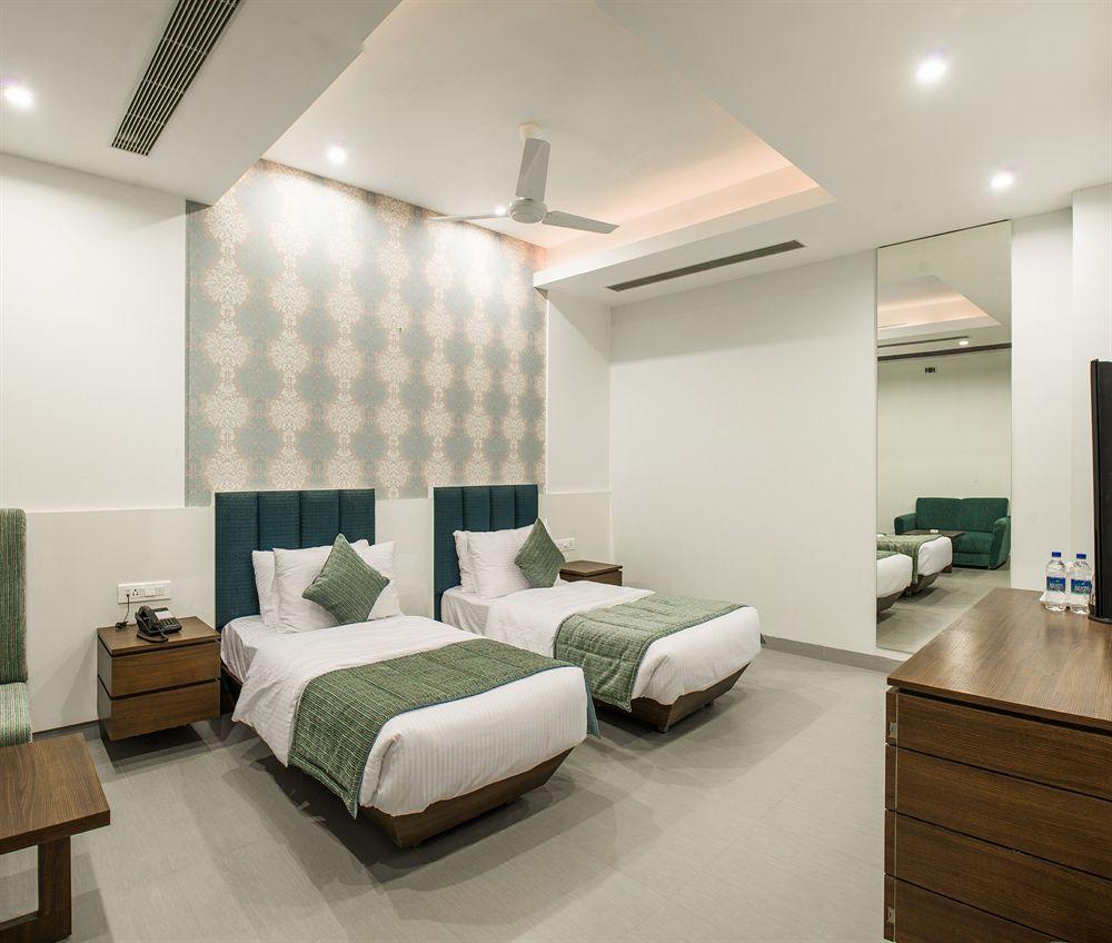 Hotel Narula'S Aurrum Amritsar Exterior photo