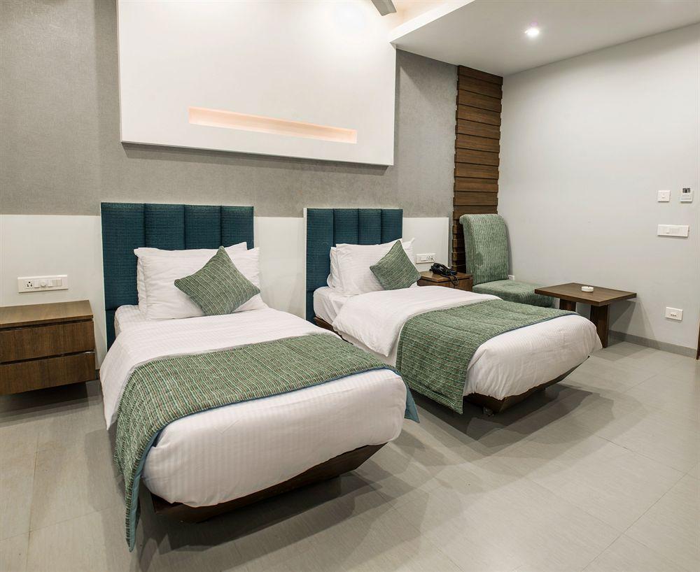 Hotel Narula'S Aurrum Amritsar Exterior photo