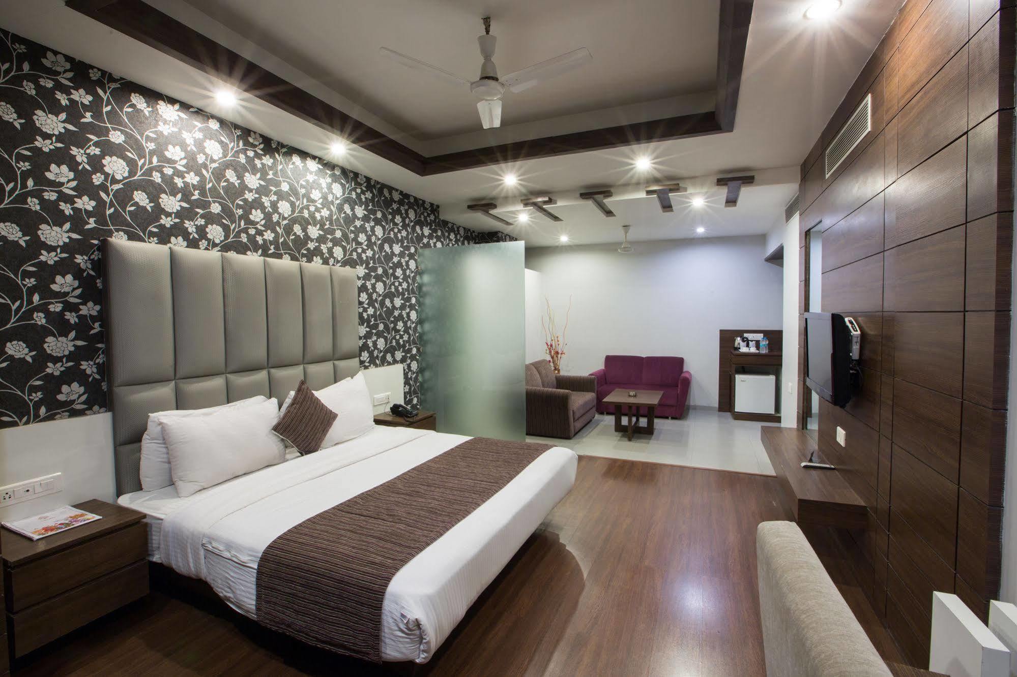 Hotel Narula'S Aurrum Amritsar Exterior photo