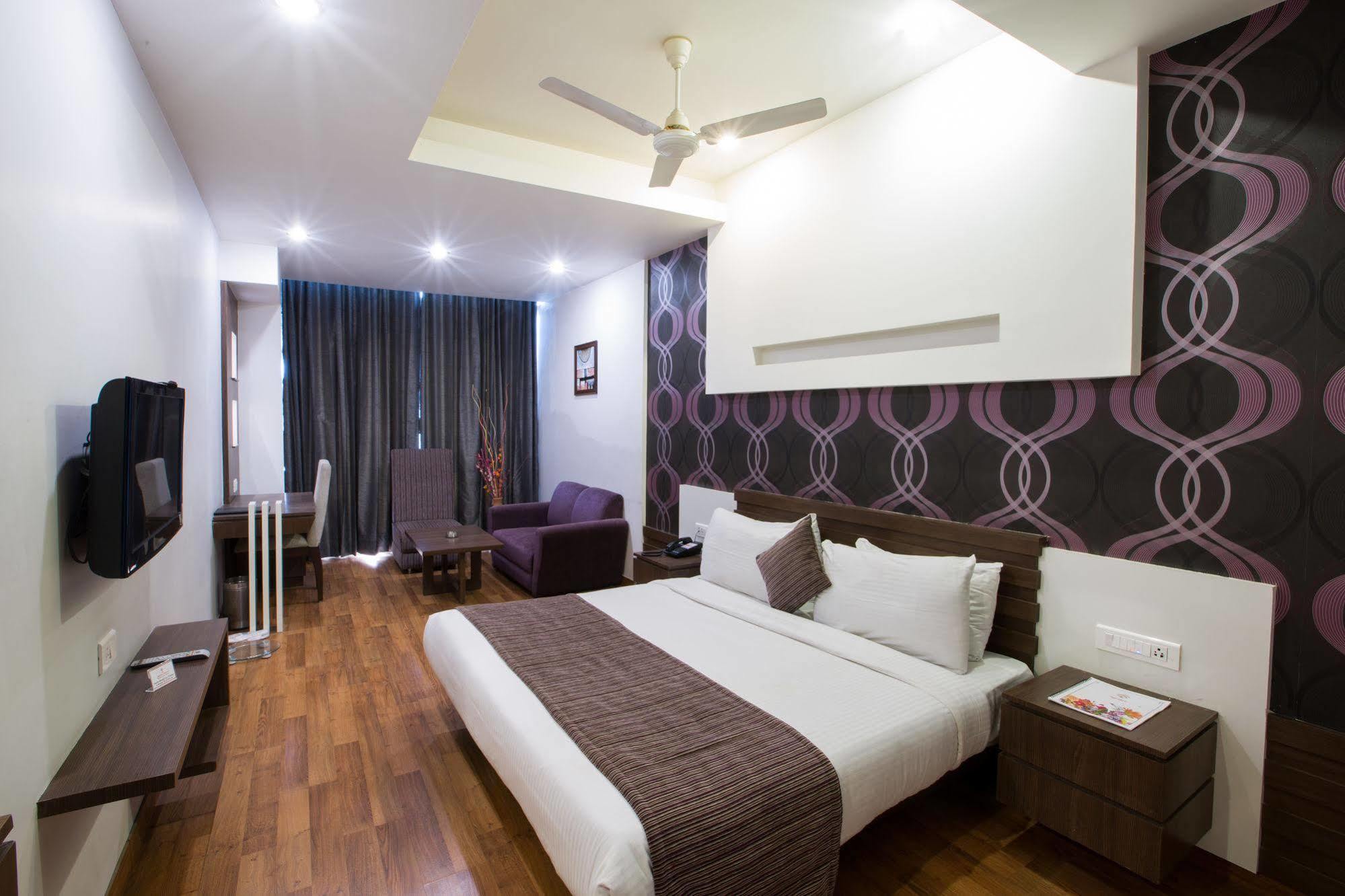 Hotel Narula'S Aurrum Amritsar Exterior photo