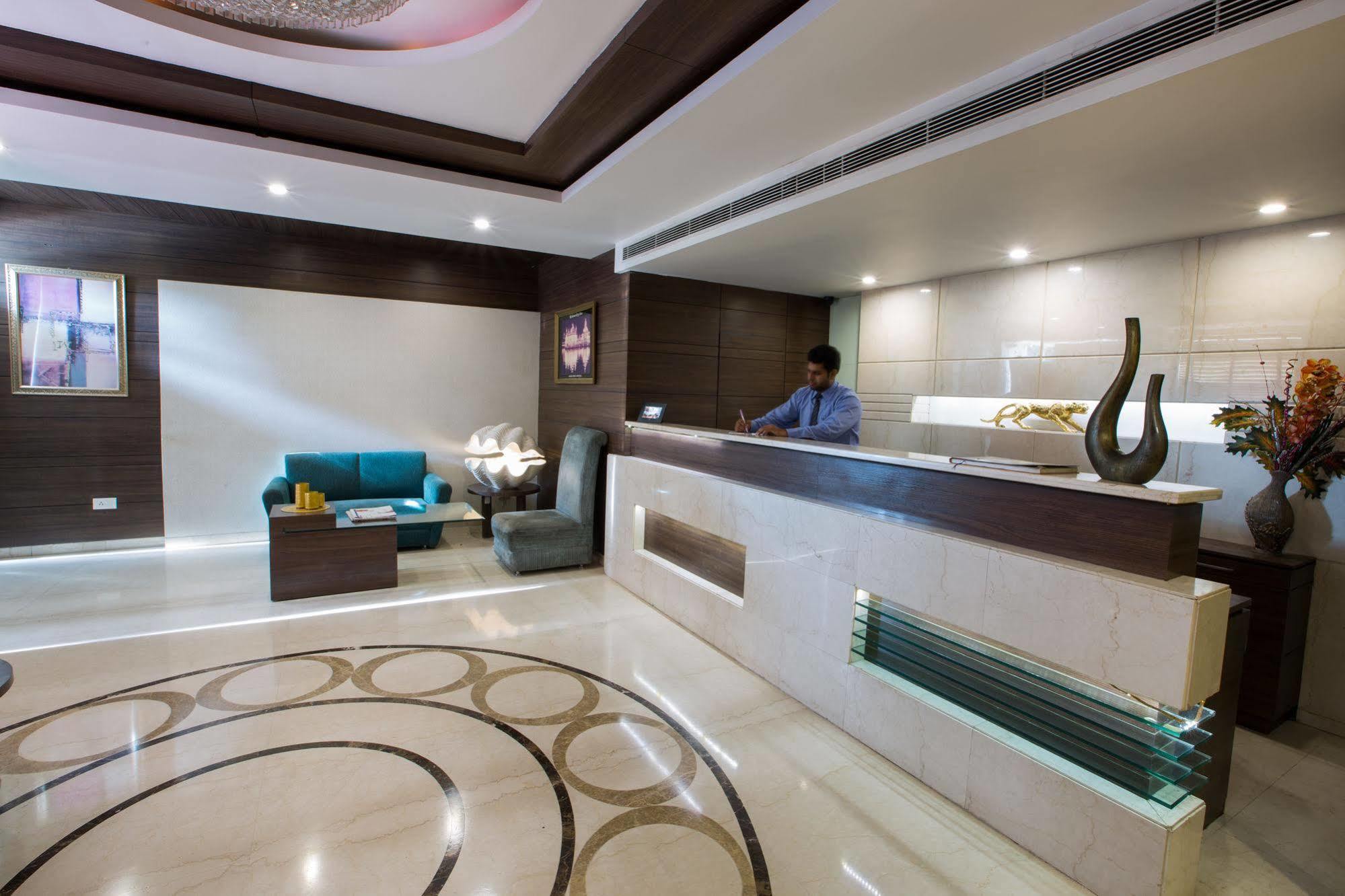 Hotel Narula'S Aurrum Amritsar Exterior photo