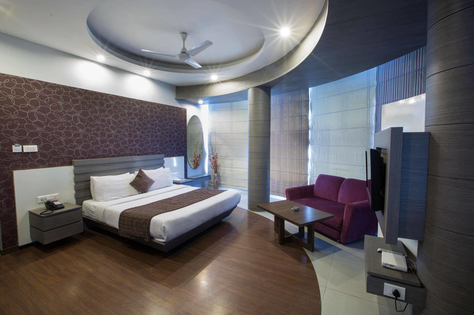 Hotel Narula'S Aurrum Amritsar Exterior photo