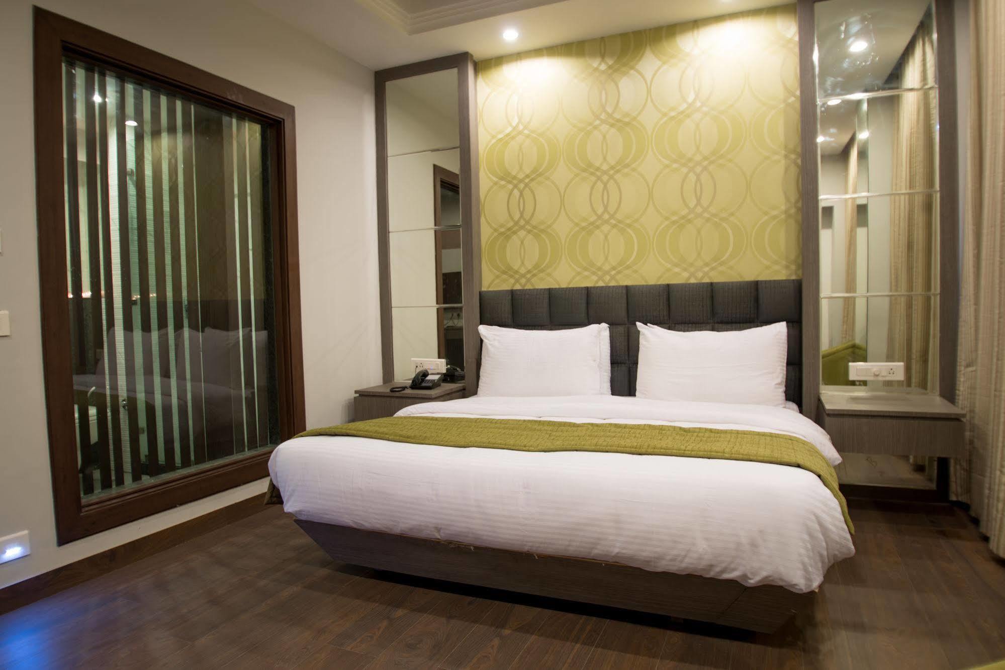 Hotel Narula'S Aurrum Amritsar Exterior photo