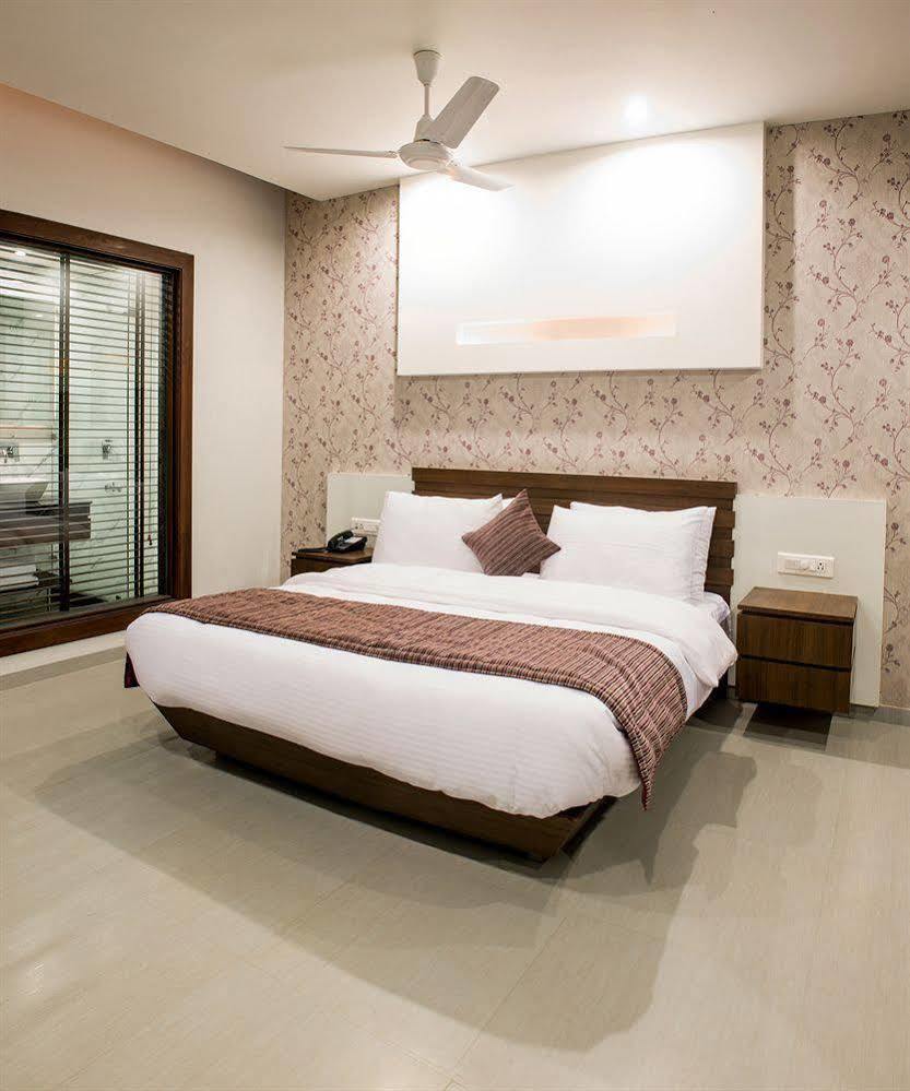 Hotel Narula'S Aurrum Amritsar Exterior photo